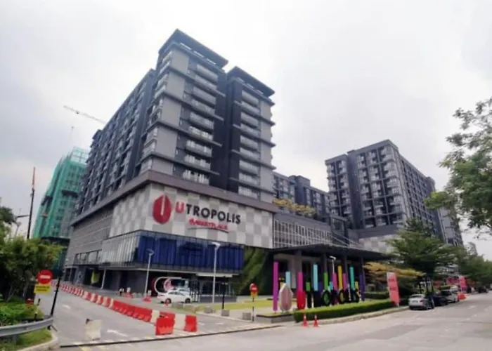 GenieHome 3BR Free 90mbps WIFI&2 carpark at Utropolis Suite Shah Alam